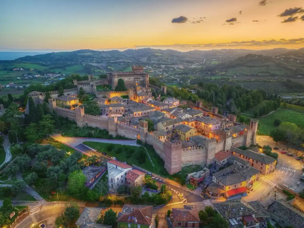 pesaro urbino entroterra gola del furlo marche urbania