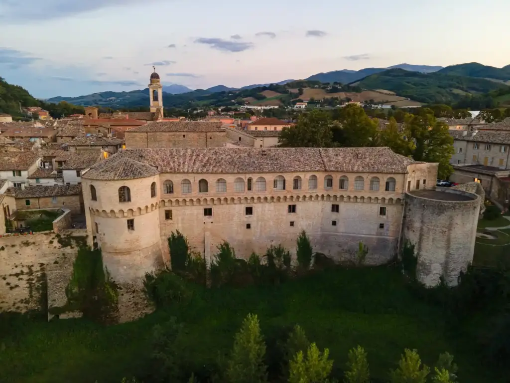pesaro urbino entroterra gola del furlo marche urbania